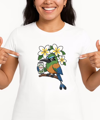 guardabarranco caricaturesco con cerveza Toña y flores de sacuanjoche en camiseta para mujer